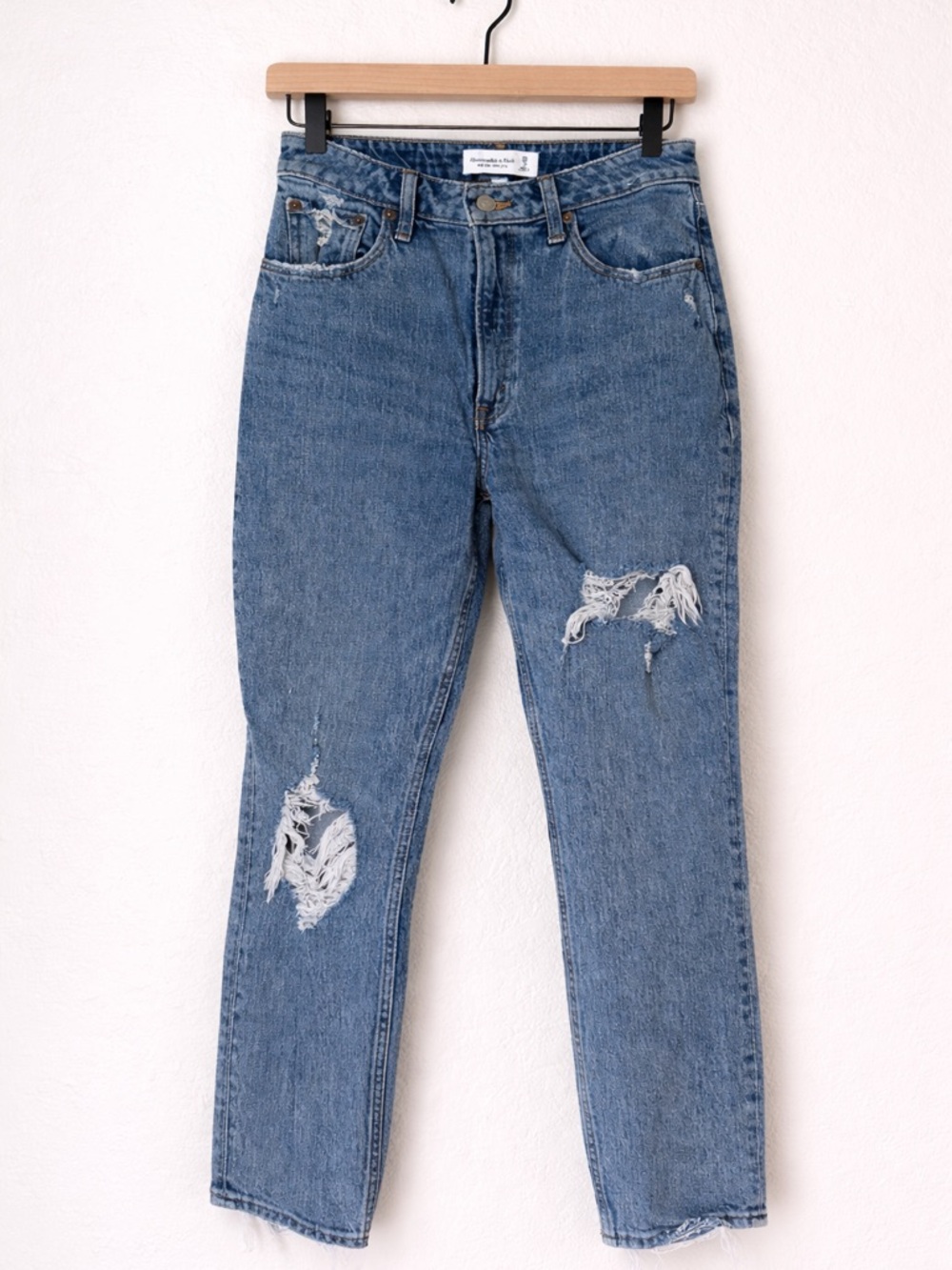 Abercrombie Curve Love High Rise Mom Jeans Distressed Medium Wash 26